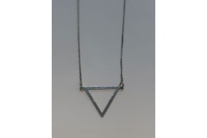 Lančić šuplji trokut